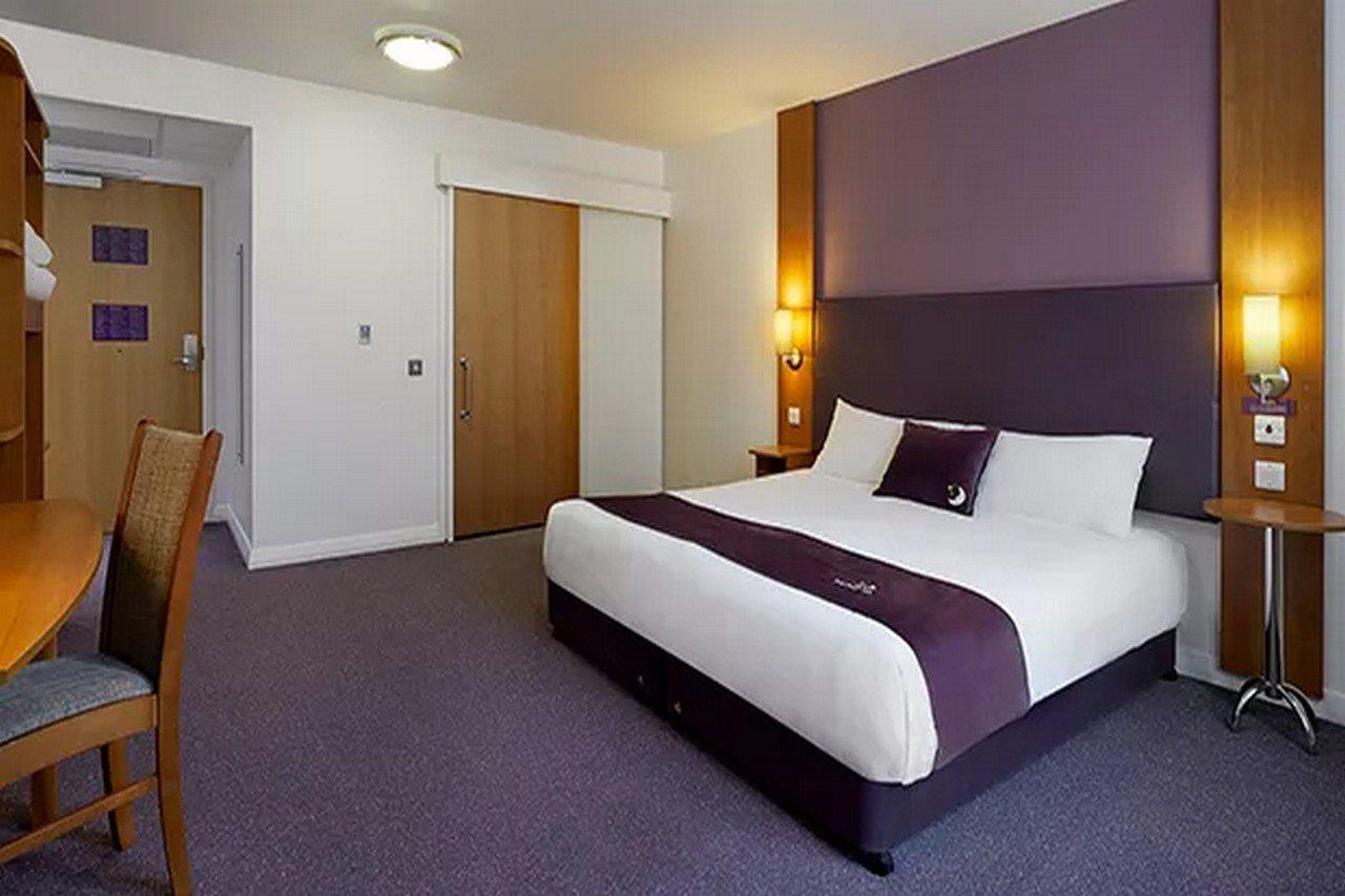 Premier Inn Wolverhampton City Centre Экстерьер фото