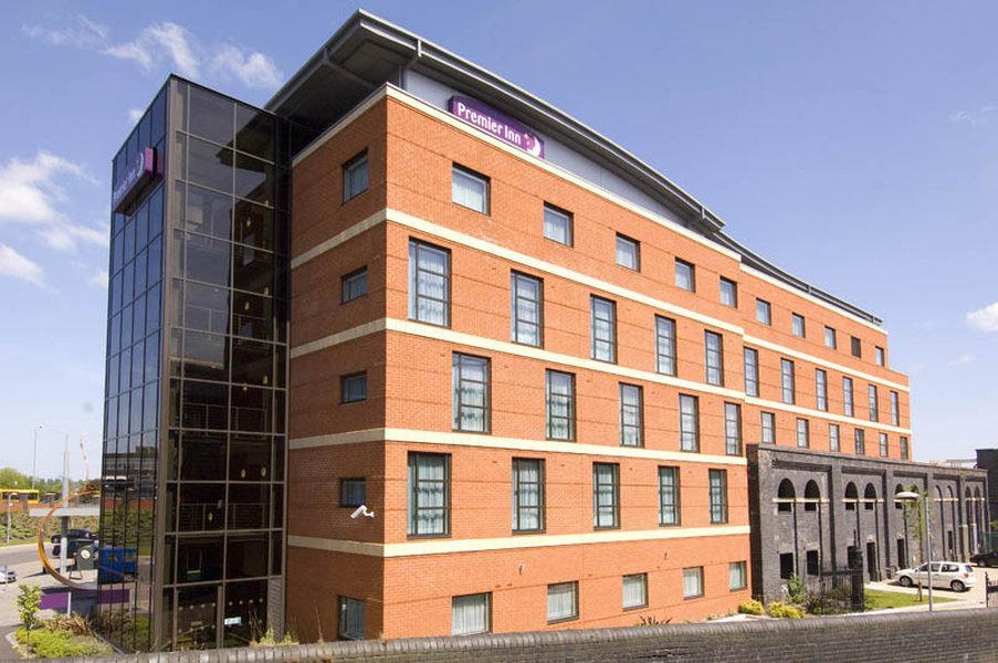 Premier Inn Wolverhampton City Centre Экстерьер фото